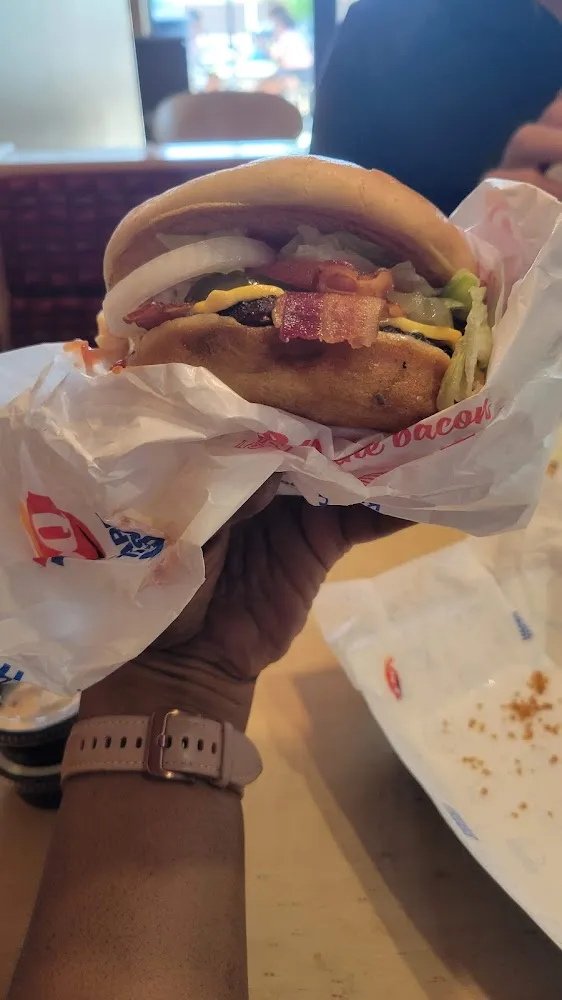 Classic Bacon Cheeseburger